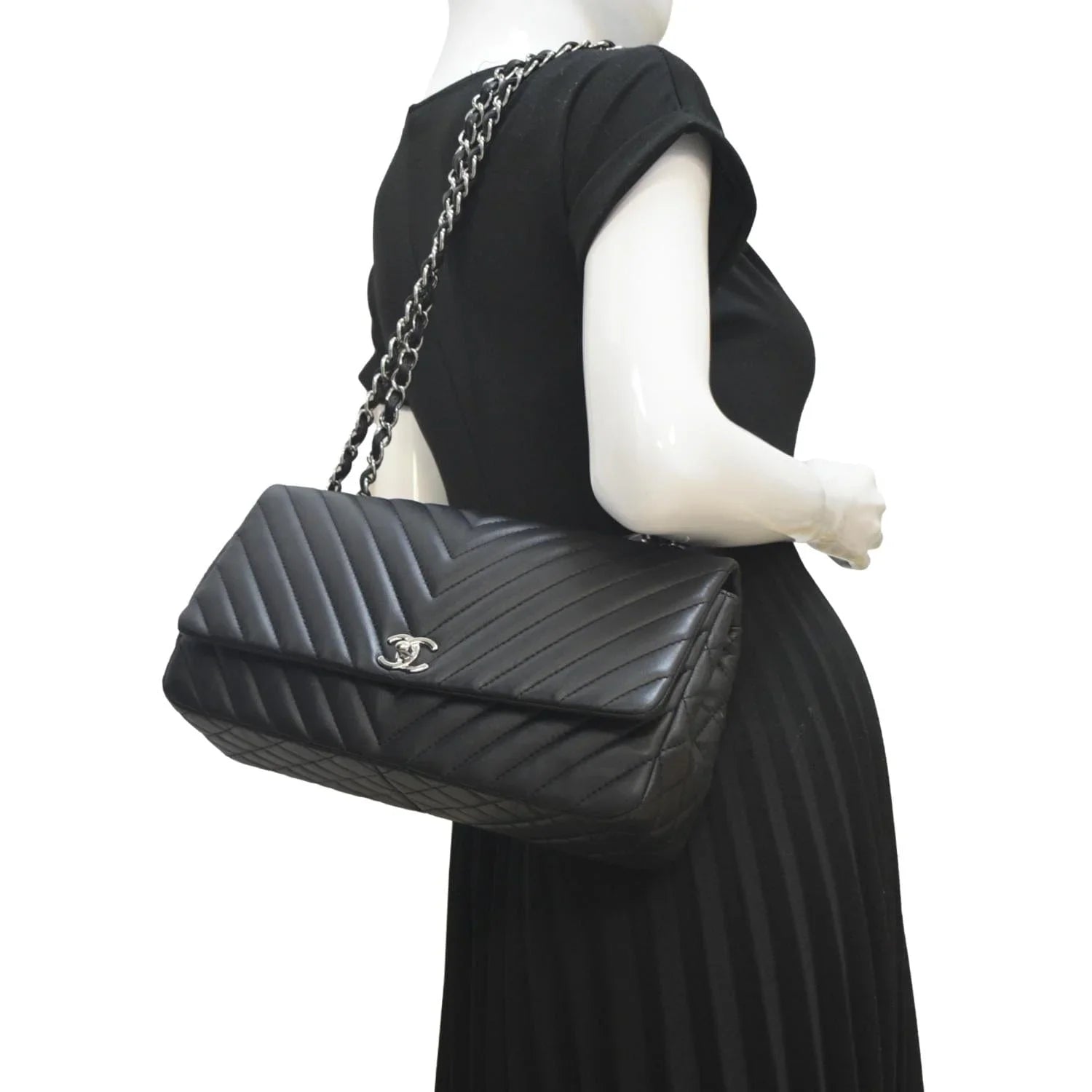 Pre-Owned CHANEL Surpique Chevron Medium Lambskin Leather Flap Crossbody Bag Black