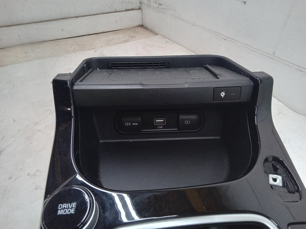 Pre-Owned 21 Kia Seltos Floor Center Console W/ Phone Charger And USB Ports OEM (Good)