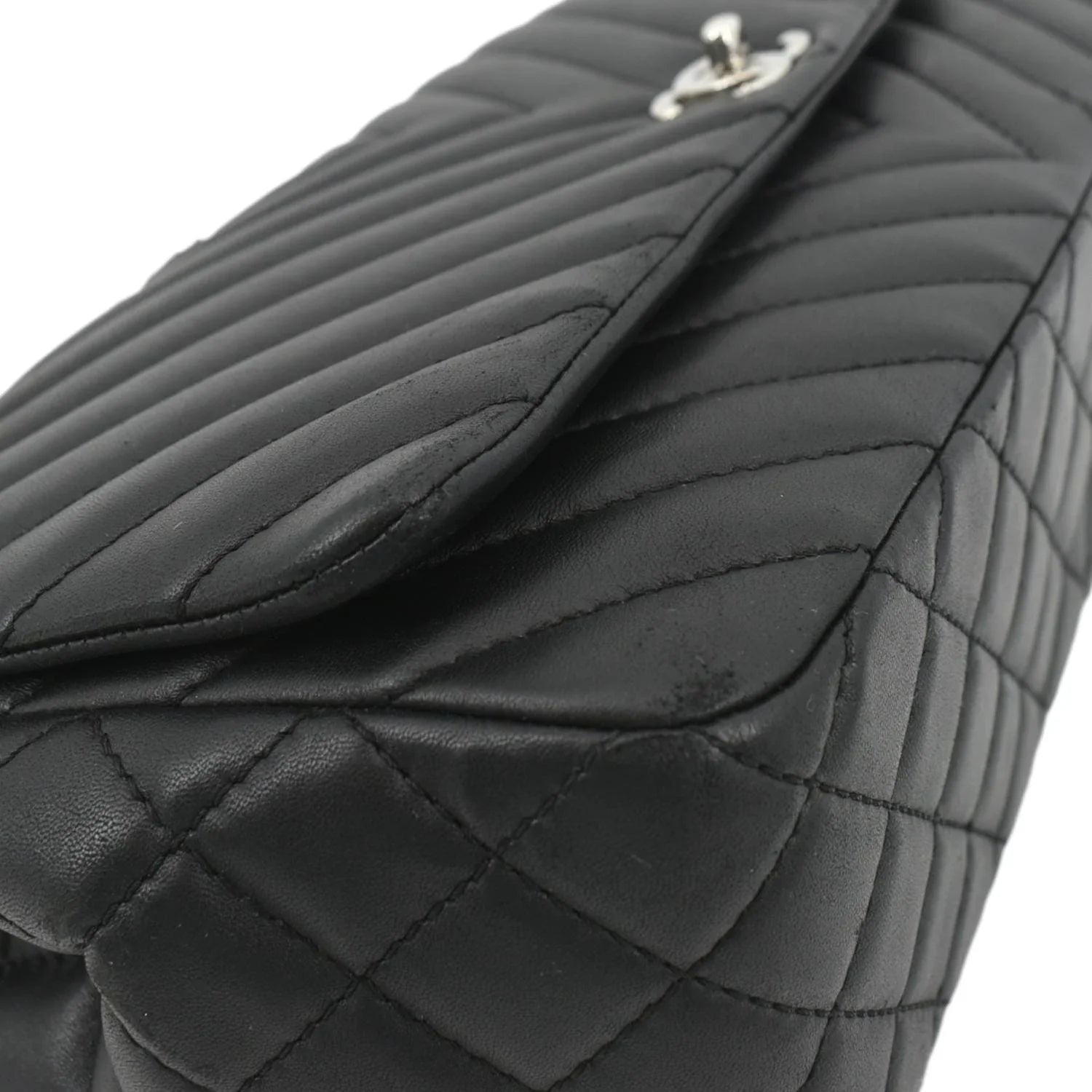 Pre-Owned CHANEL Surpique Chevron Medium Lambskin Leather Flap Crossbody Bag Black