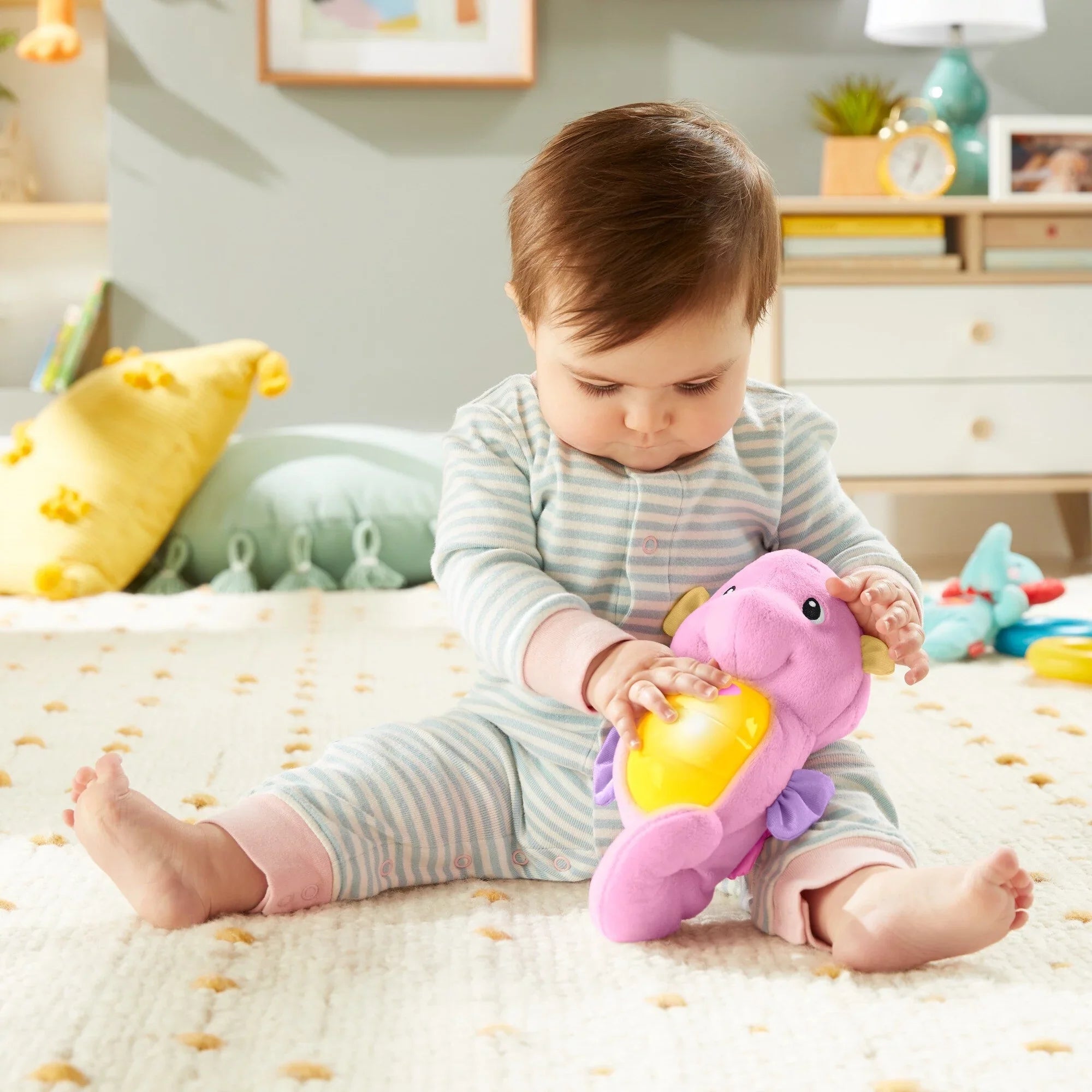 Fisher-Price Soothe & Glow Seahorse, Pink Plush Toy with Music, Ocean Sounds and Lights for Baby