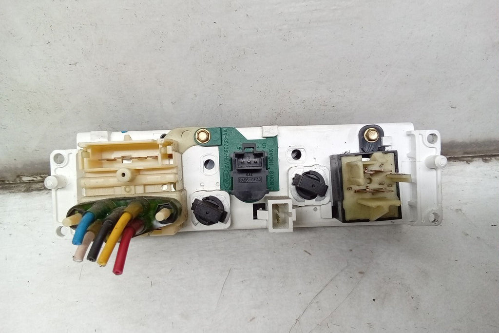 Pre-Owned 05 2005 Ford Crown Victoria Climate Heater Control OEM (Good)