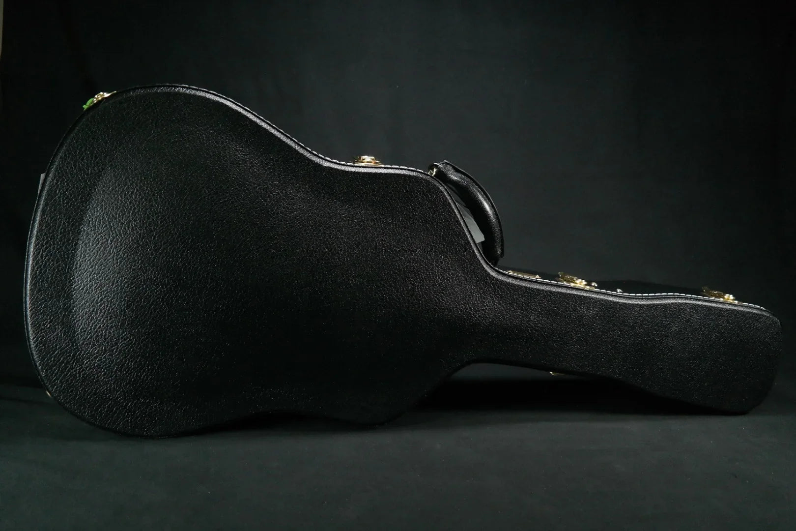 Martin Guitar D-28E Modern Deluxe Acoustic-Electric Guitar with Hardshell Gig Case, Sitka Spruce and East Indian Rosewood Construction, D-14 Fret and Vintage Deluxe Neck Shape 109