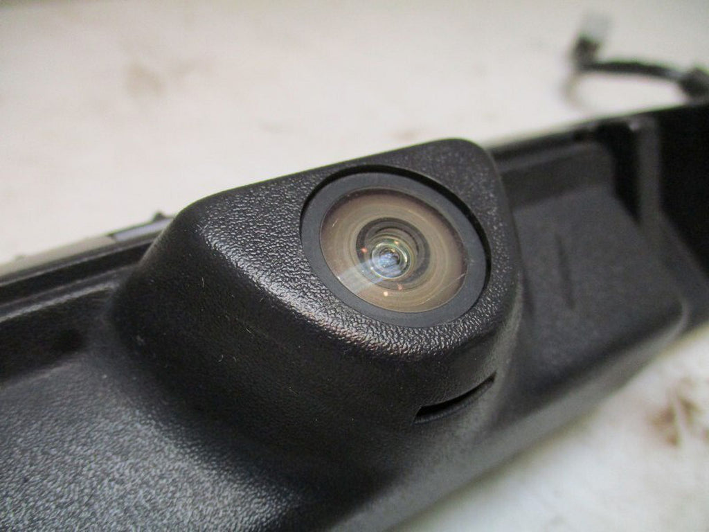Pre-Owned 2013-2015 Ford Explorer Rear Backup Camera Assembly OEM (Good)