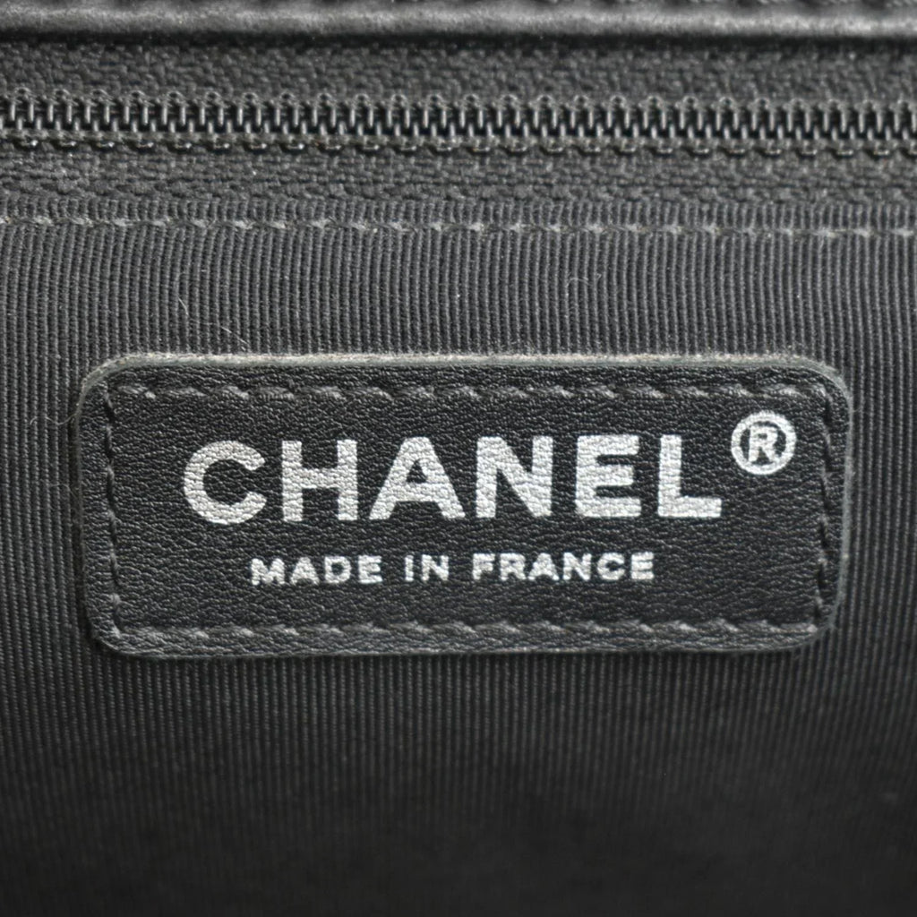 Pre-Owned CHANEL Surpique Chevron Medium Lambskin Leather Flap Crossbody Bag Black