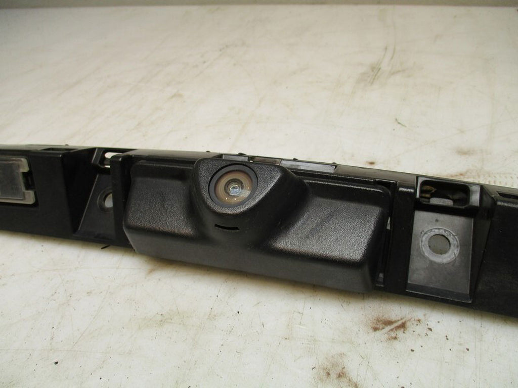 Pre-Owned 2013-2015 Ford Explorer Rear Backup Camera Assembly OEM (Good)
