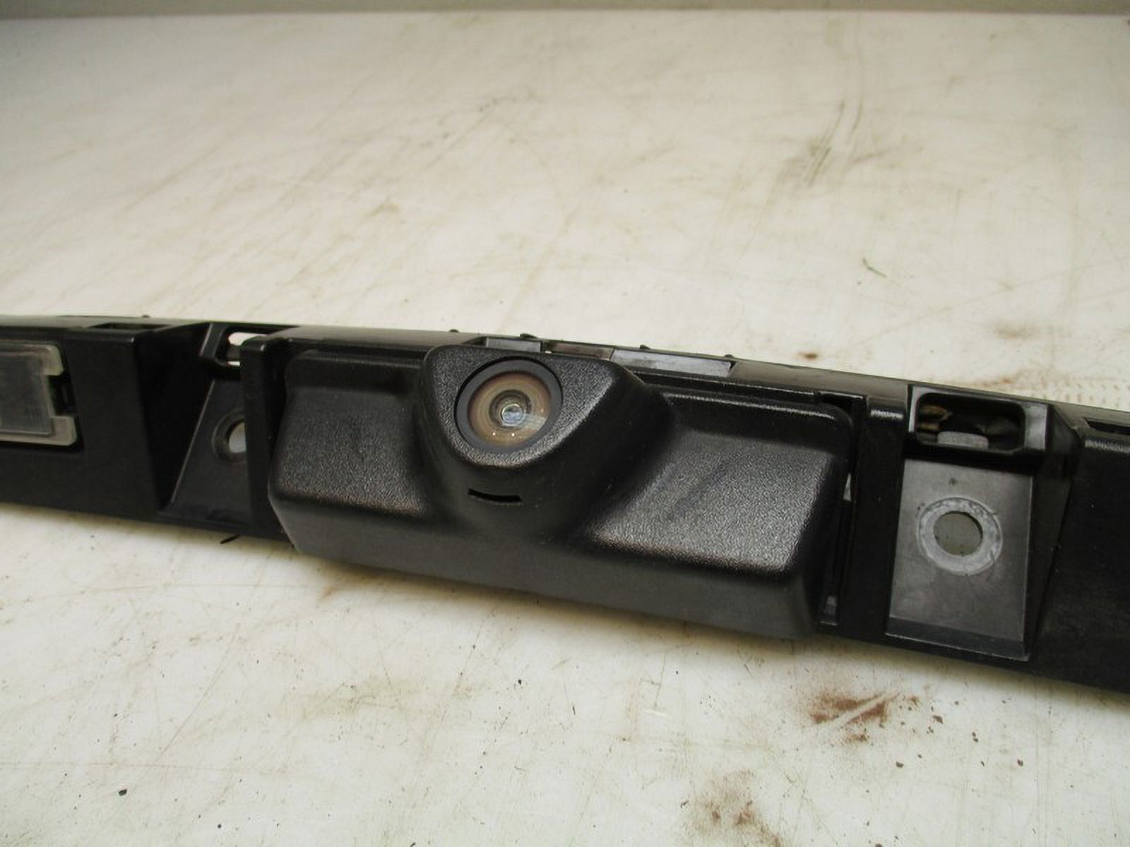 Pre-Owned 2013-2015 Ford Explorer Rear Backup Camera Assembly OEM (Good)