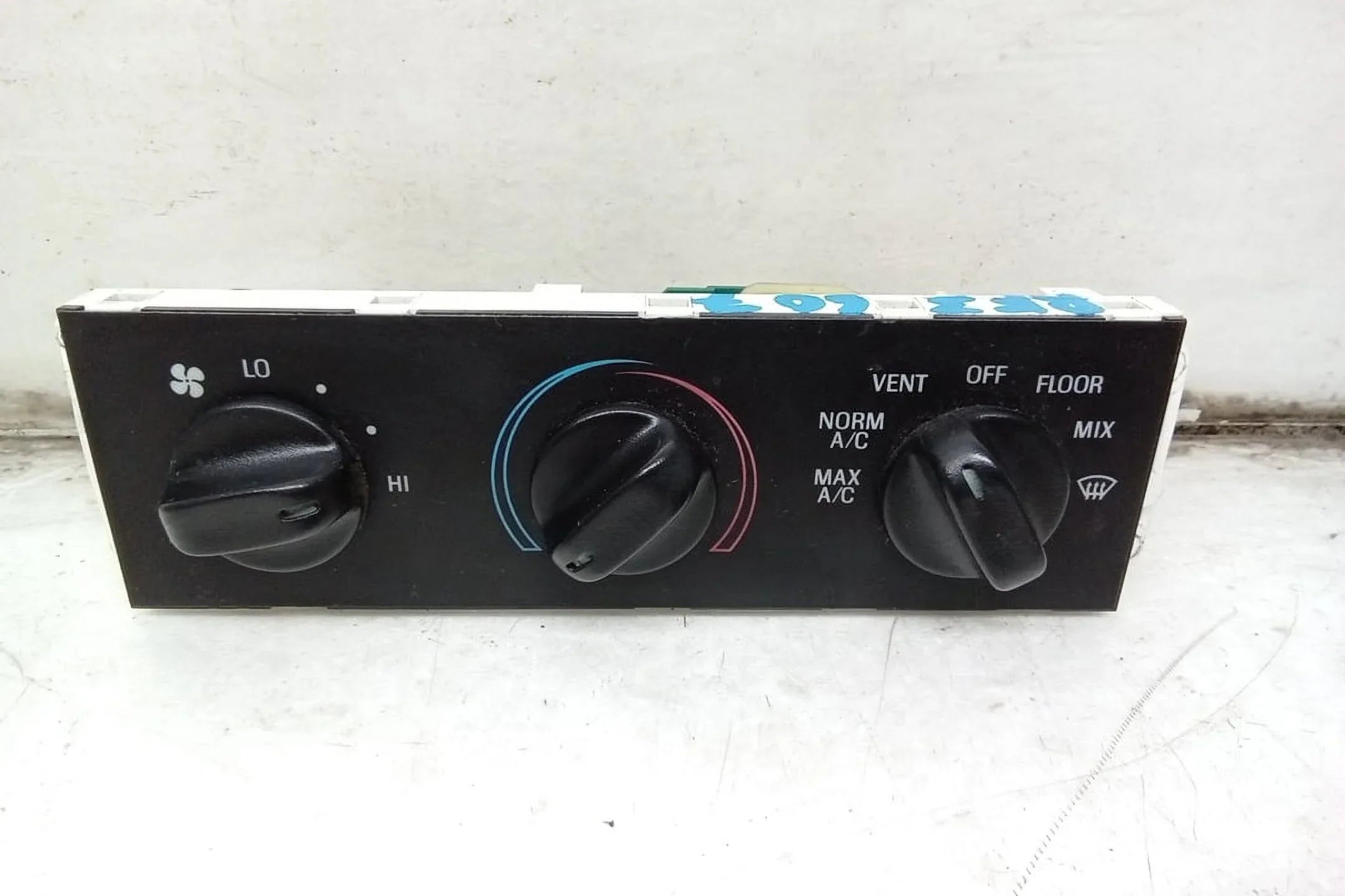 Pre-Owned 05 2005 Ford Crown Victoria Climate Heater Control OEM (Good)
